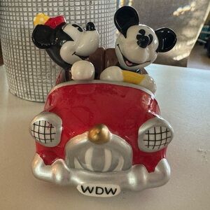Disney, Mickey and Minnie Salt and Pepper Shaker Set
